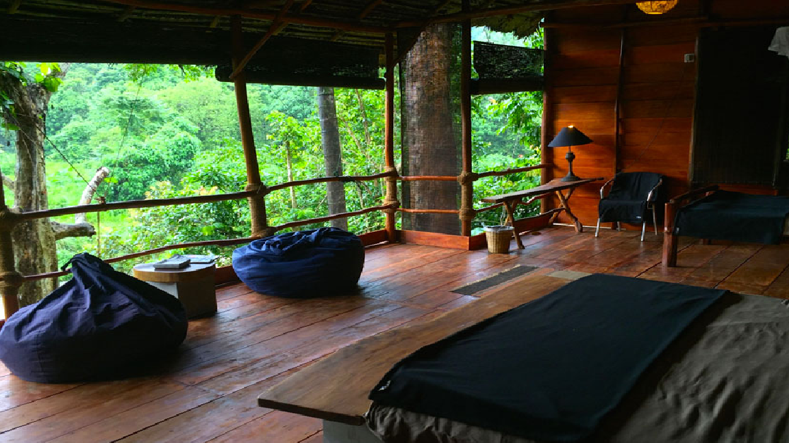 Origineel overnachten houten cabins in de natuur Sri Lanka