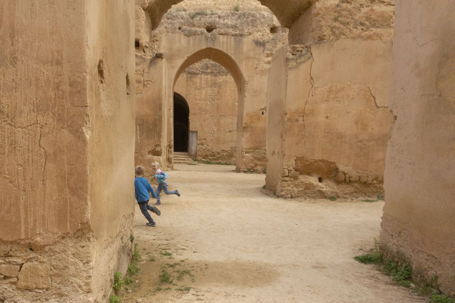 Tikkertje in de oude koninklijke paardenstallen van Meknès