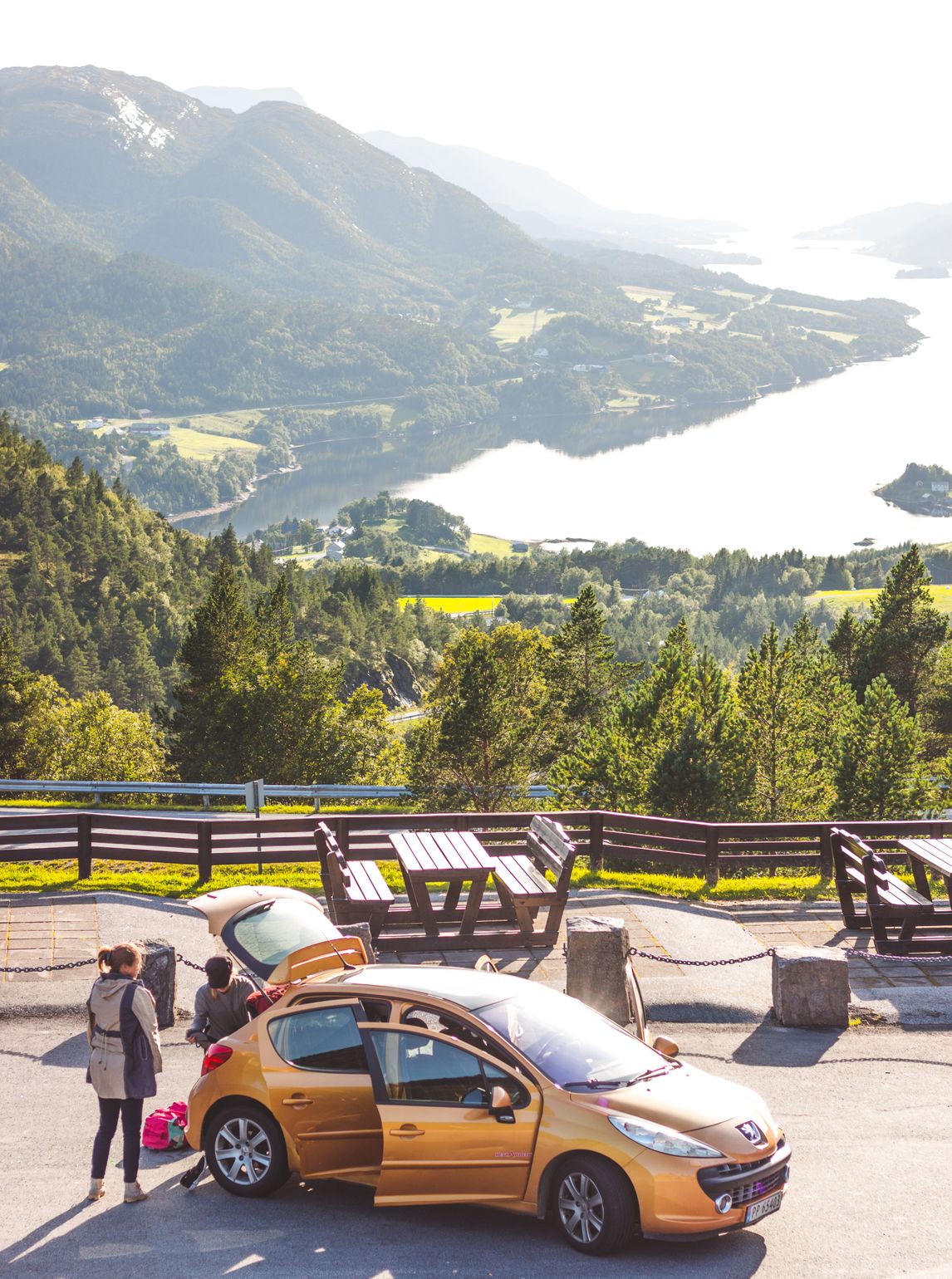 Huurwagen aan picknickplaats