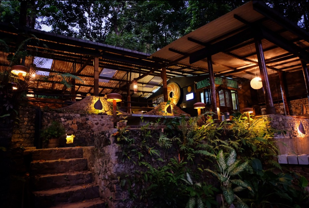 Sri Lanka Kitulgala Kelani rivier eco lodge bar restaurant