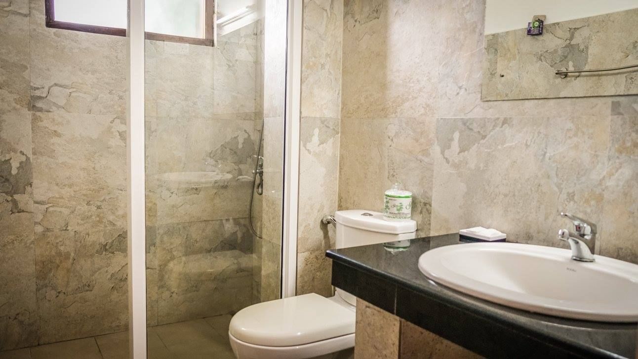 Sri Lanka Arugam Bay Surfing hotel beach