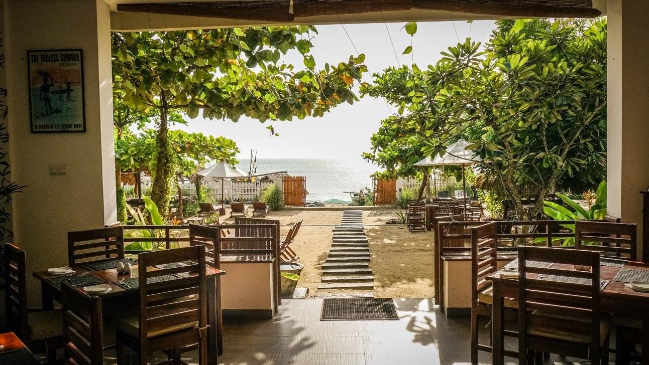 Sri Lanka Arugam Bay Surfing hotel beach