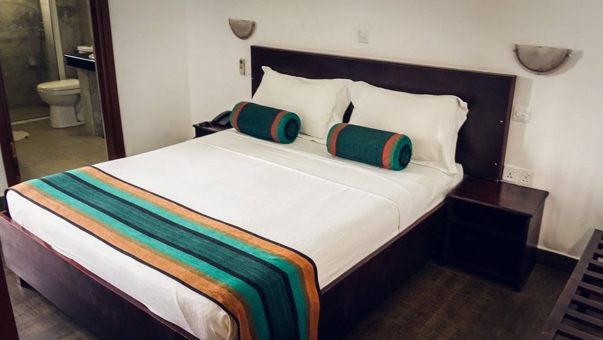 Sri Lanka Arugam Bay Surfing hotel beach