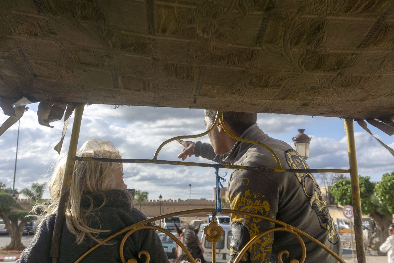 stadstour met de koets in meknès in Marokko