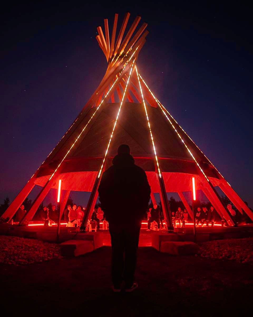 Anisipi Le Tipi, Pikogan