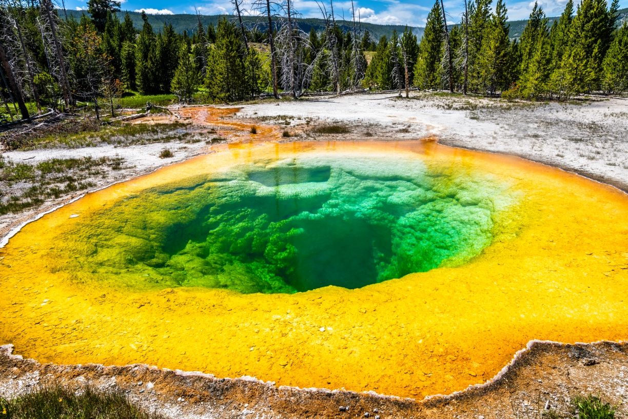 Vulkanisch gebied in Yellowstone National Park tijdens je reis