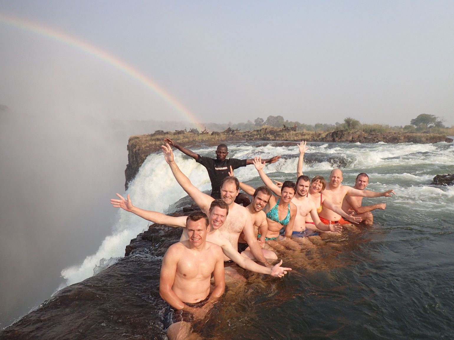 Pootje baden in Devil’s Pool, ’s werelds meest sensationele natuurlijke zwembad, Zimbabwe