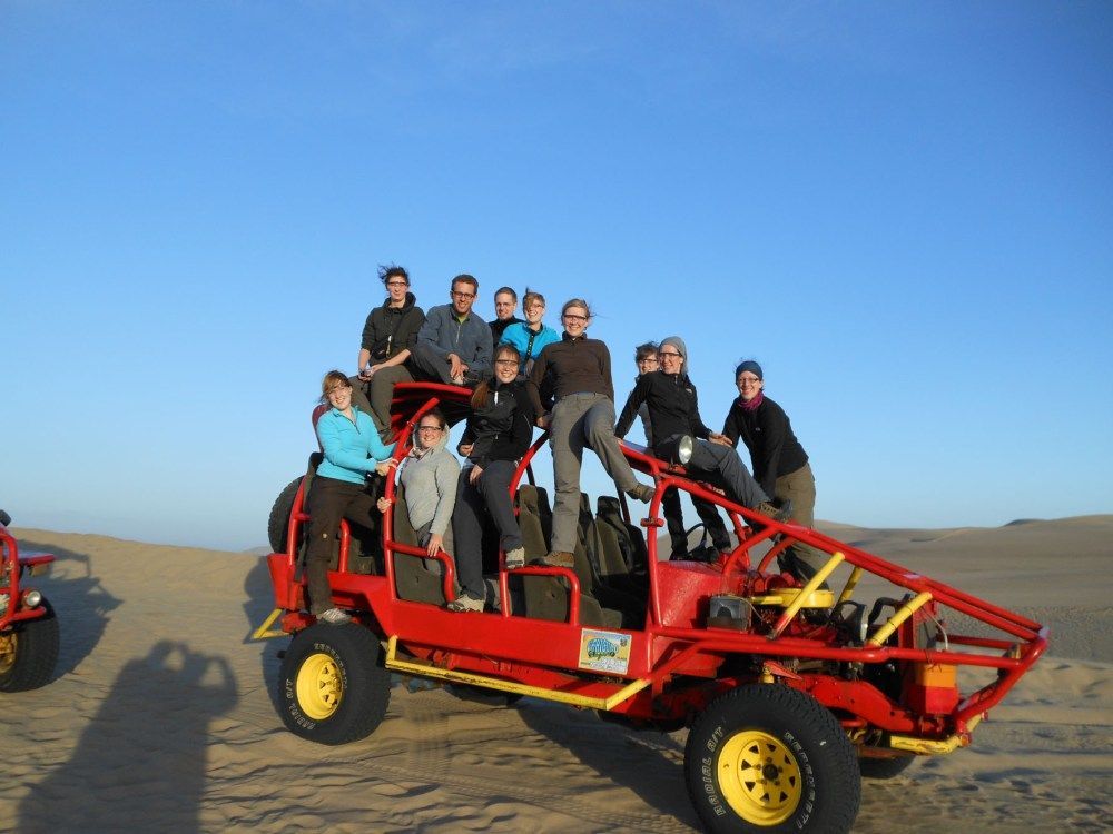 Rijden in de woestijn in Zuid-Amerika op reis