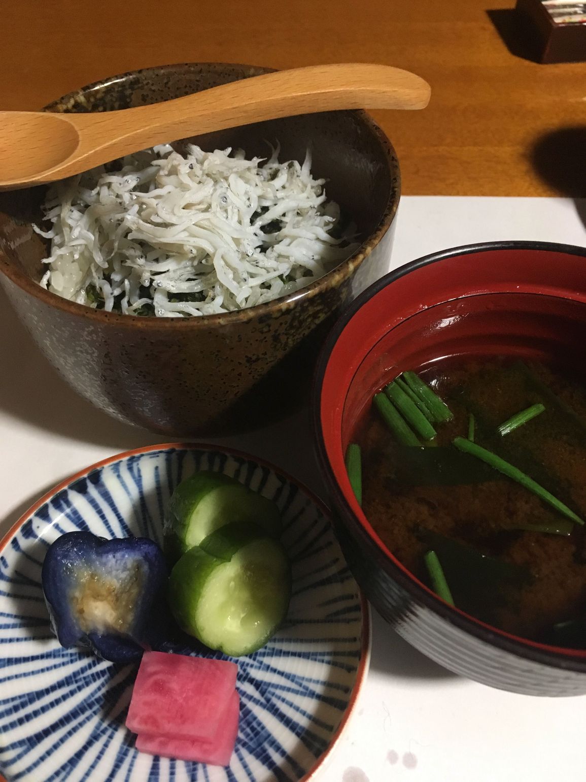Sunomono - azijnachtige delicatessen  + Shiru - miso soep + Gohan - kleefrijst 