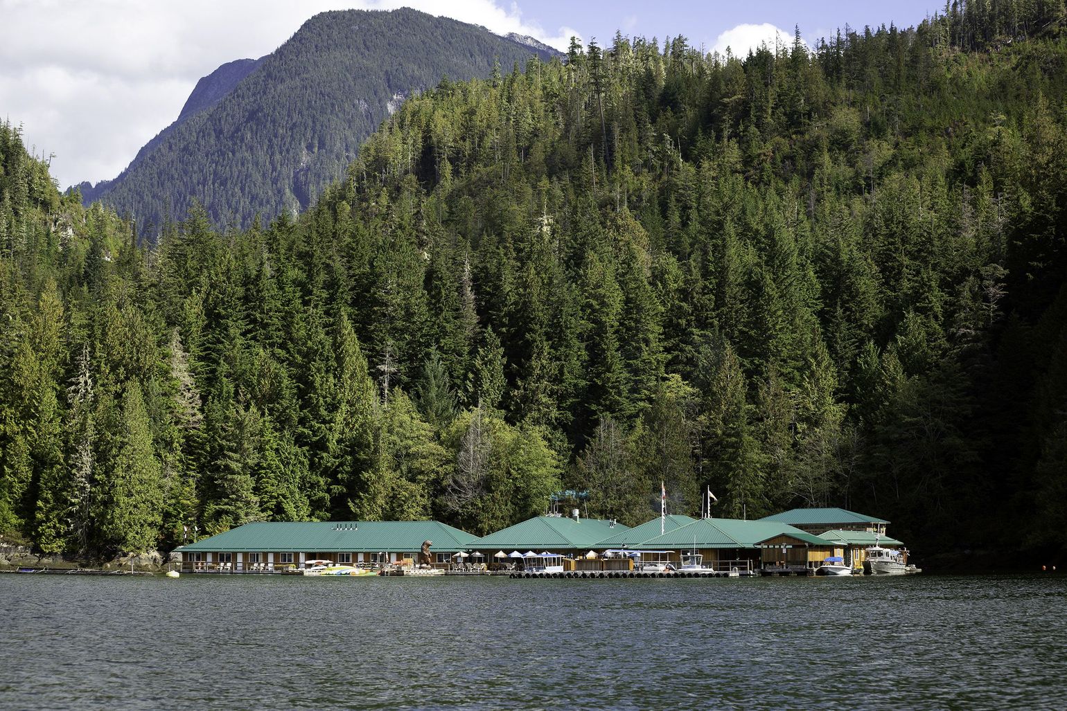 Knight Inlet Lodge - Floating Lodge