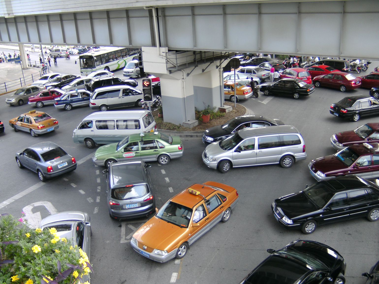 Het verkeer is ware chaos in Shanghai, China