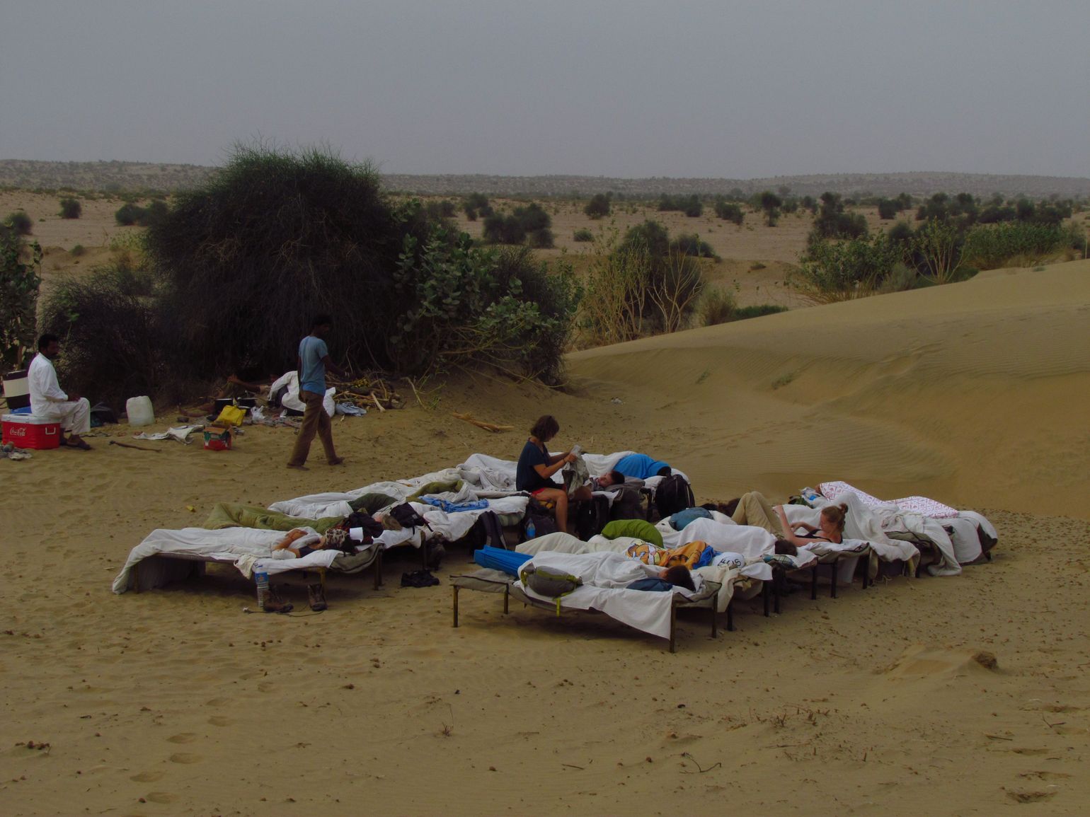 Slapen in een bedje midden in de woestijn