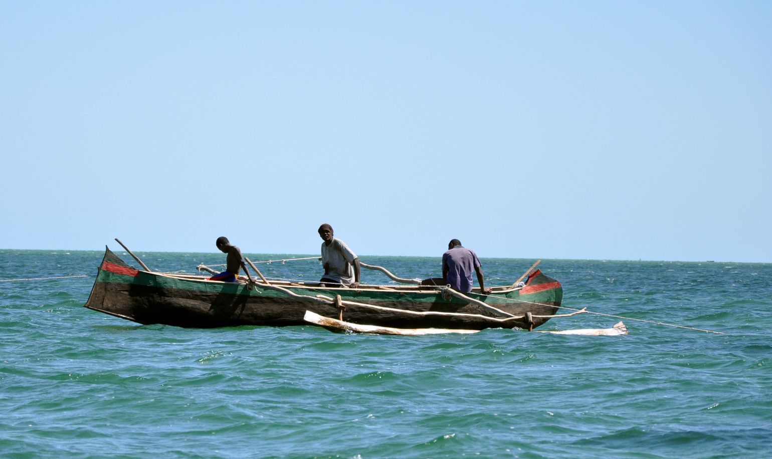 Pirogue of vissersboot in Madagascar