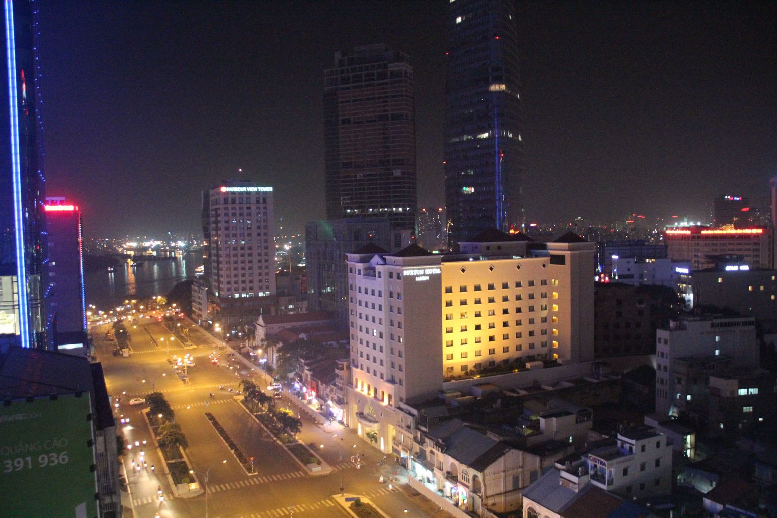 Zicht op Ho chi Minh in de nacht