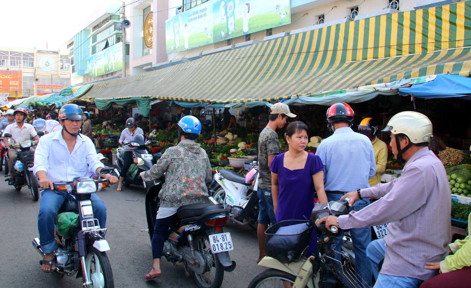 Druk verkeer in Ho Chi MInh stad in Vietnam