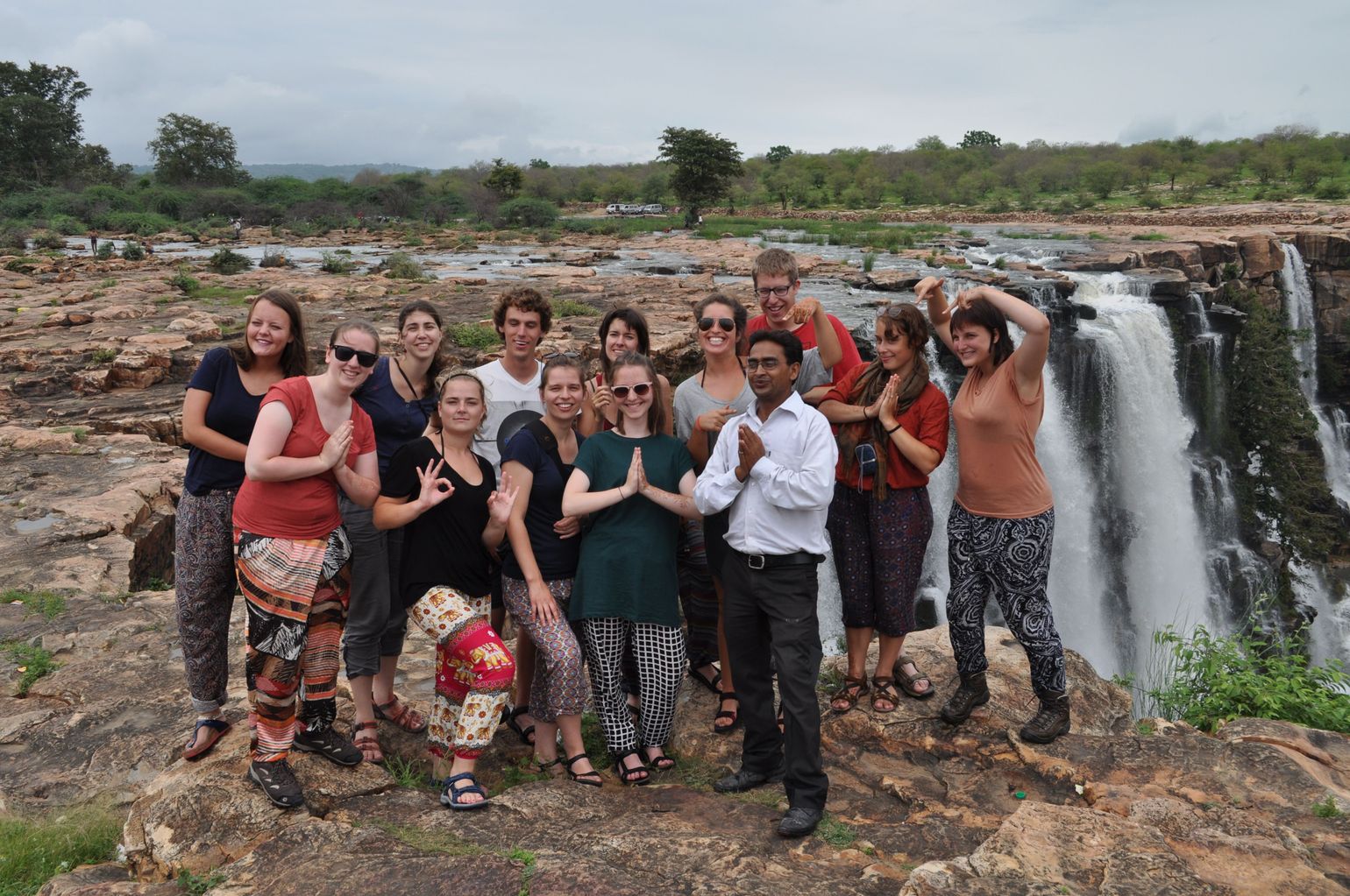 Kleding in India, groepsfoto op reis met Joker