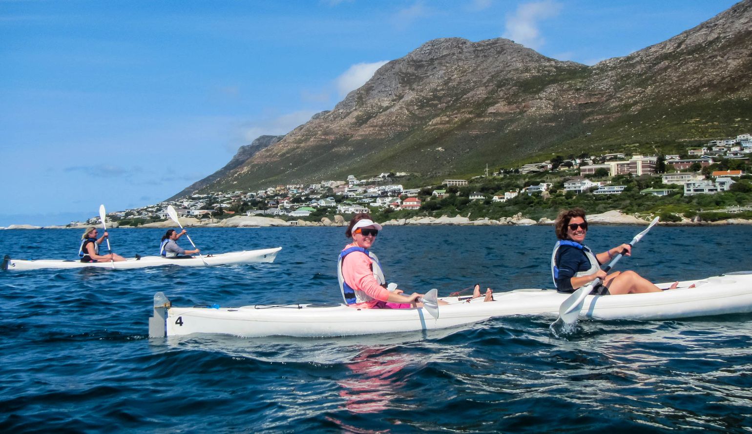 Kajakken langs de kust in Zuid-Afrika