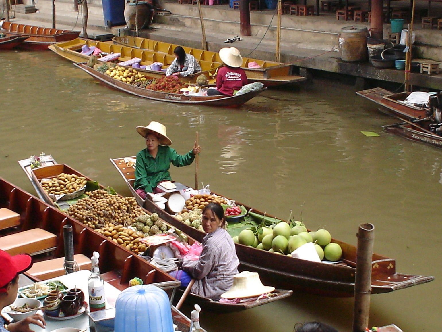 Drijvende markt in Thailand -Mazur Liesbeth