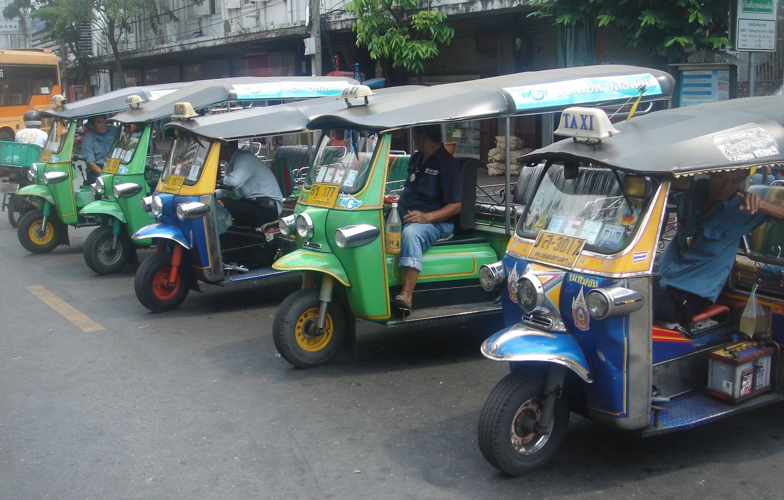 Maak een rit met een tuktuk in Bangkok - De Schepper Greet