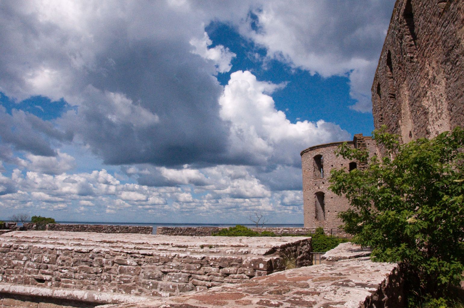 oude kasteelruïne in Zweden