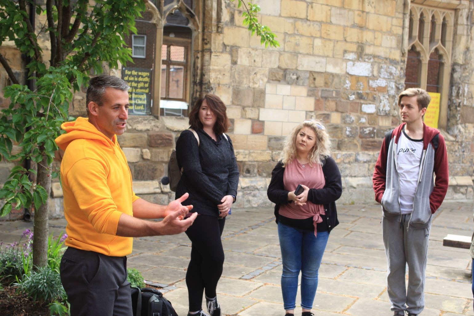 Gegidste stadstours door mensen met achtergrond van dakloosheid