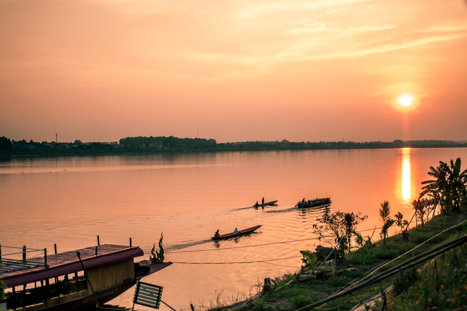 Mekong bij zonsondergang in Laos