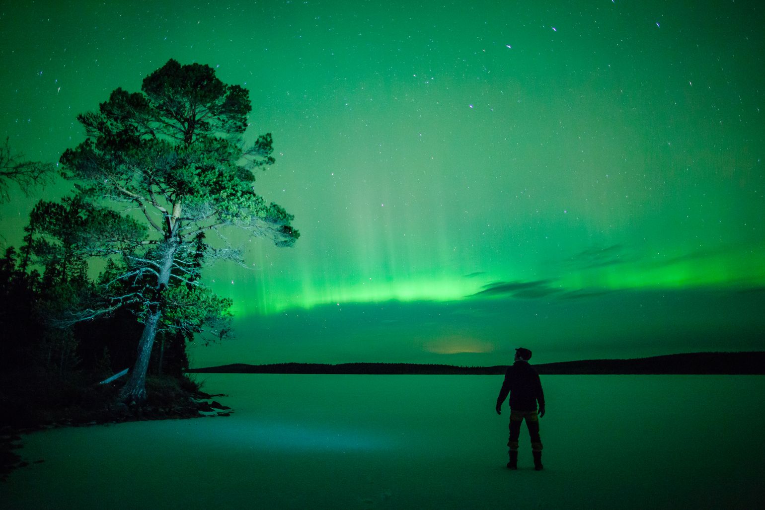Poollicht op winterse vakantie in de sneeuw