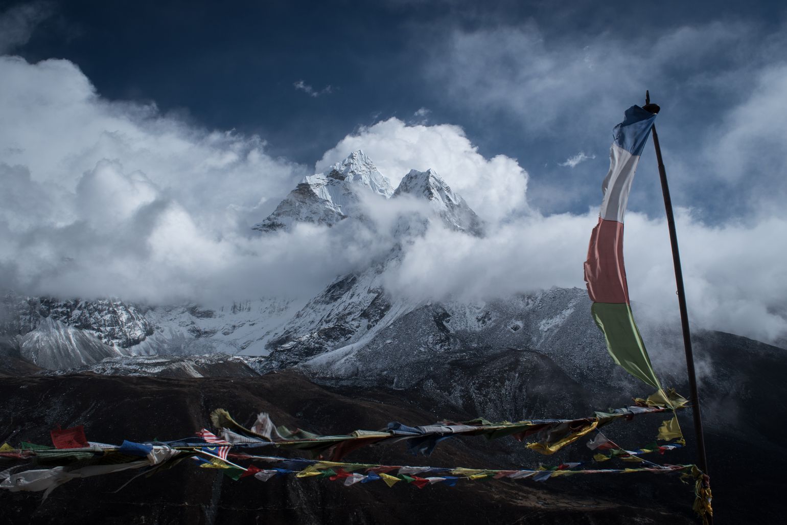 Nepal, zicht op de bergtoppen van de Himalaya