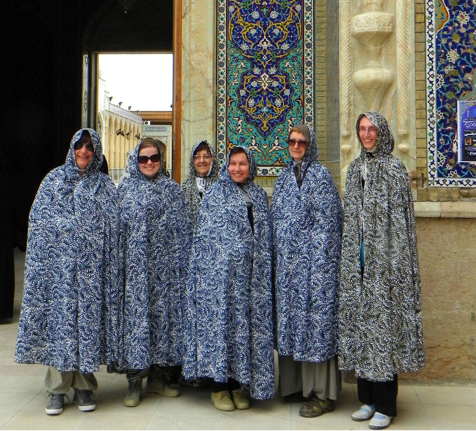 Reizigers met chador in Iran