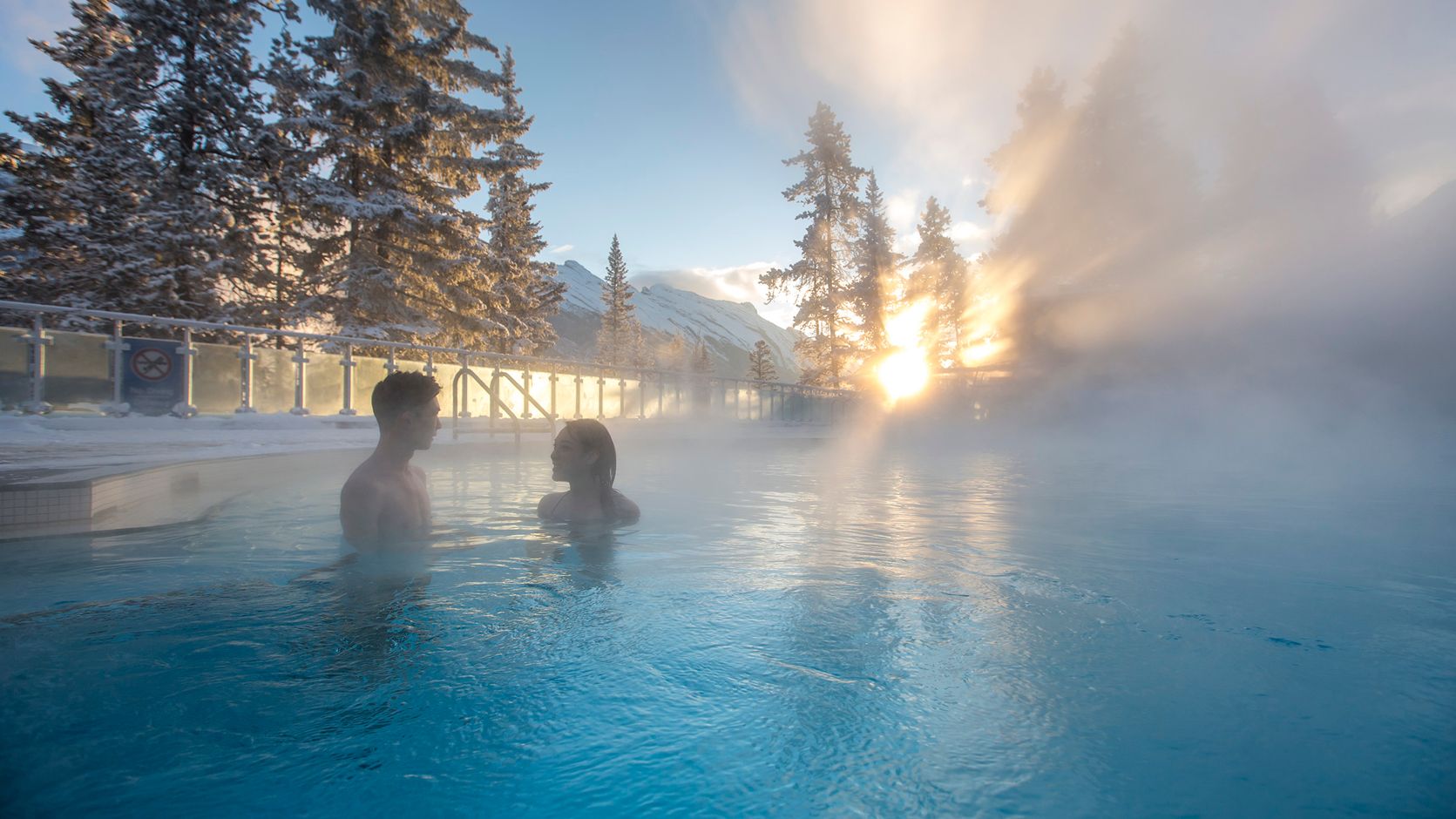 Zwemmers in de Banff Hot Springs