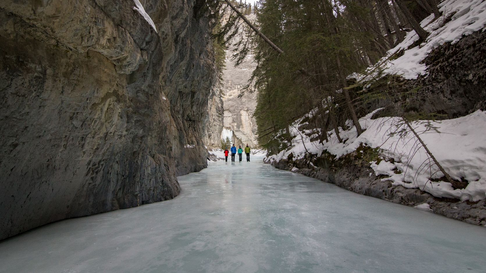 Wandelen op ijs Grotto Canyon