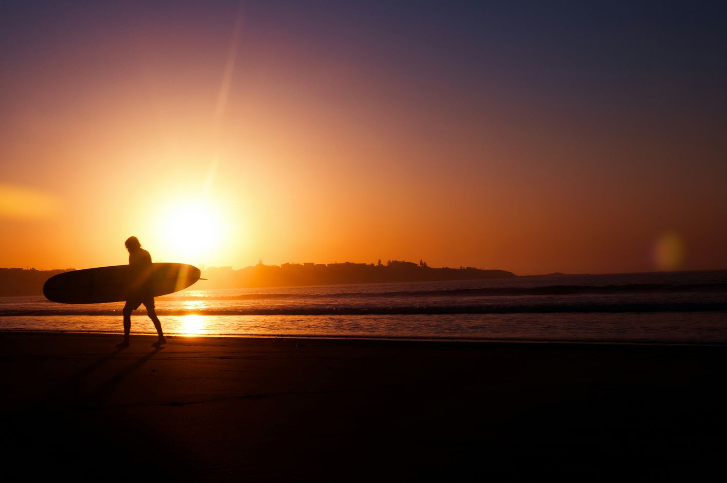 Australië groepsreis Sydney surfer bij zonsondergang